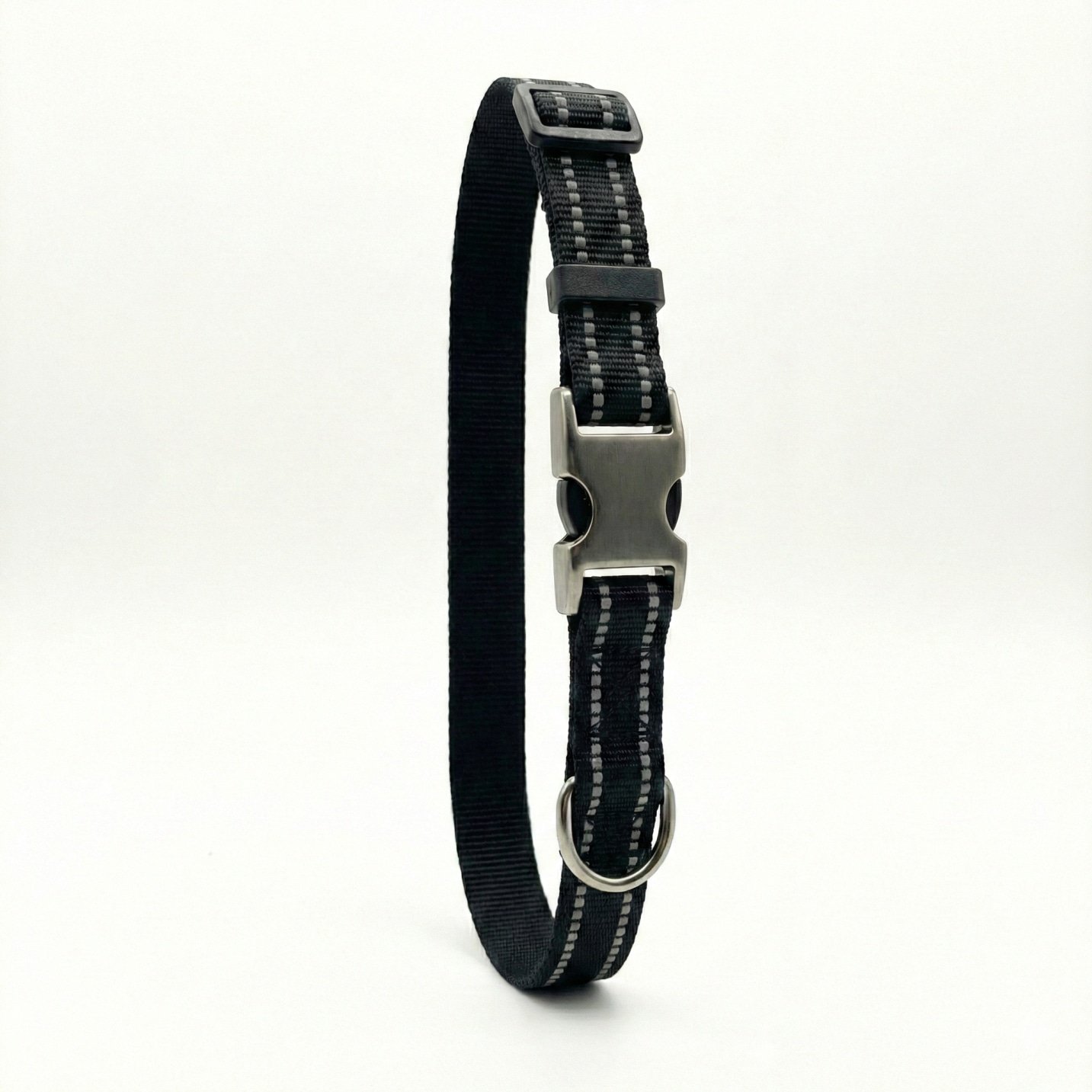 Black Line™ Metal Lock – Coleira Refletiva Premium